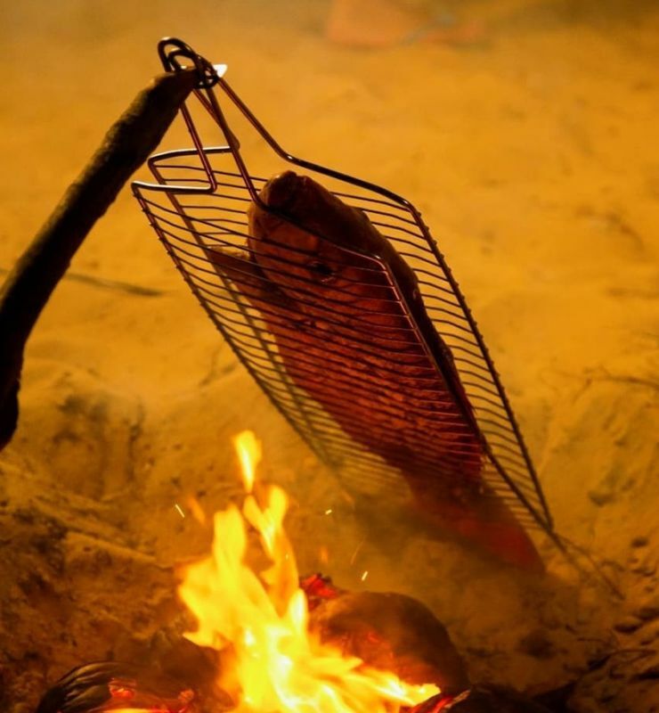 Imagem Peixe assado na praia   La Villa Jericoacoara